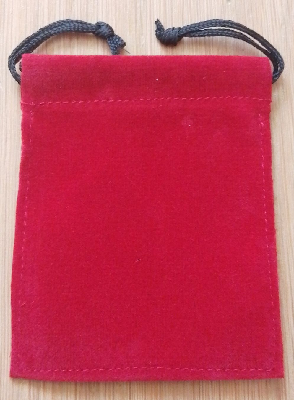 Taschen: Samtbeutel 8,2 x 6,7 cm mit Zugschnur rot – Neu (gemäss Beschreibung) aus Wohlen AG von salamanderspielwaren