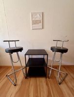 2 moderne Design-Barstühle / Freischwinger - Schwarz & Chrom