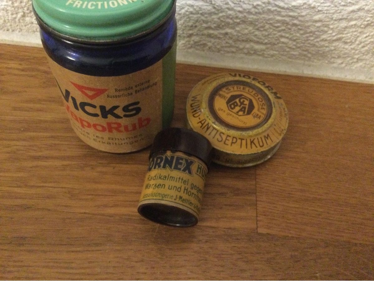Sonstiges Geschirr & Gläser: Antike Apothekerdosen Vicks, Vioform, Kornex – Gebraucht aus Bern von kano68 2