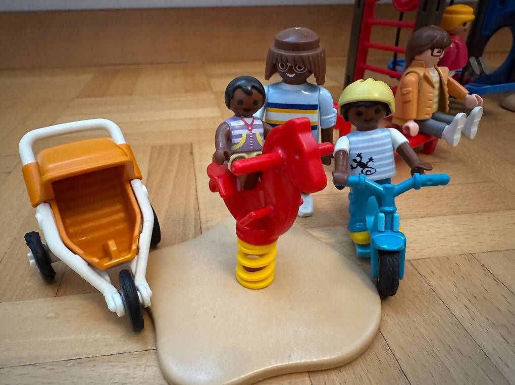 Spielzeuge: PLAYMOBIL SPIELPLATZ – Gebraucht aus Adliswil von NMHollenstein 1