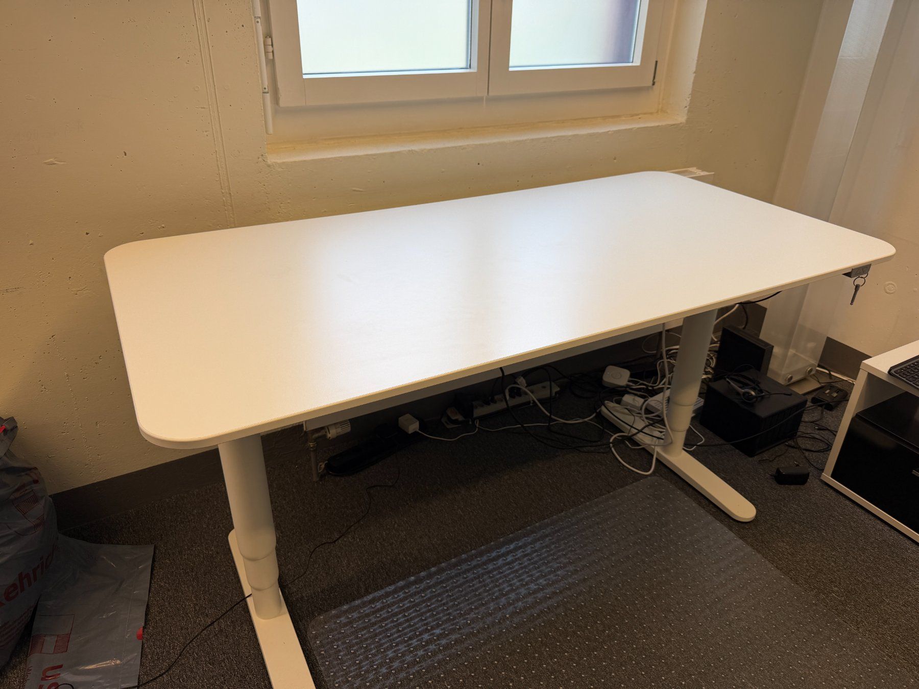 Ikea Scrivanie: Höhenverstellbarer Schreibtisch – Usato da Uster venduto da Boogieman88