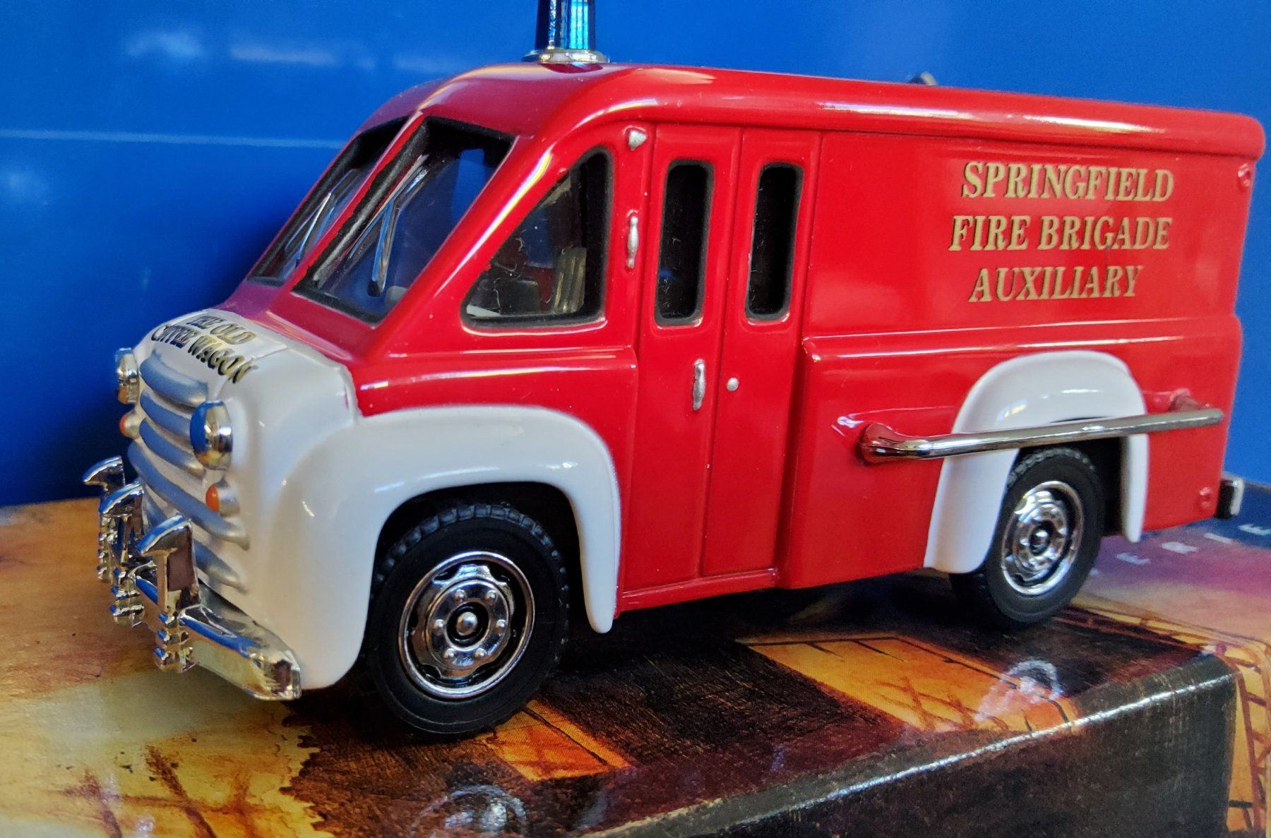 Dodge Modellautos: Modellauto "Dodge Route Van Fire Fighter" 1948 1/43 YFE16 – Neu und originalverpackt aus Grüningen von VENOM59 1