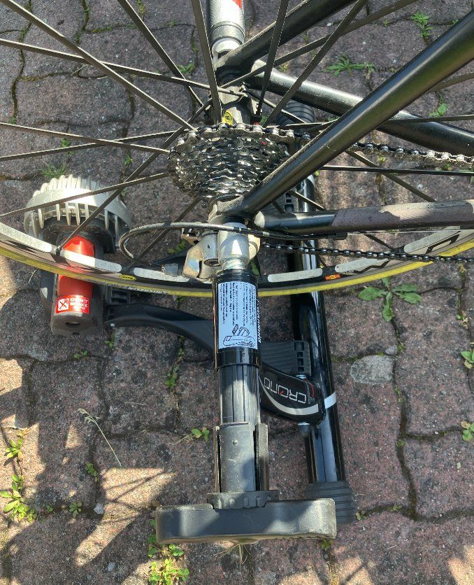 Hometrainer: Elite Crono Fluid Rollentrainer – Gebraucht aus Männedorf von mar_7sxg 5