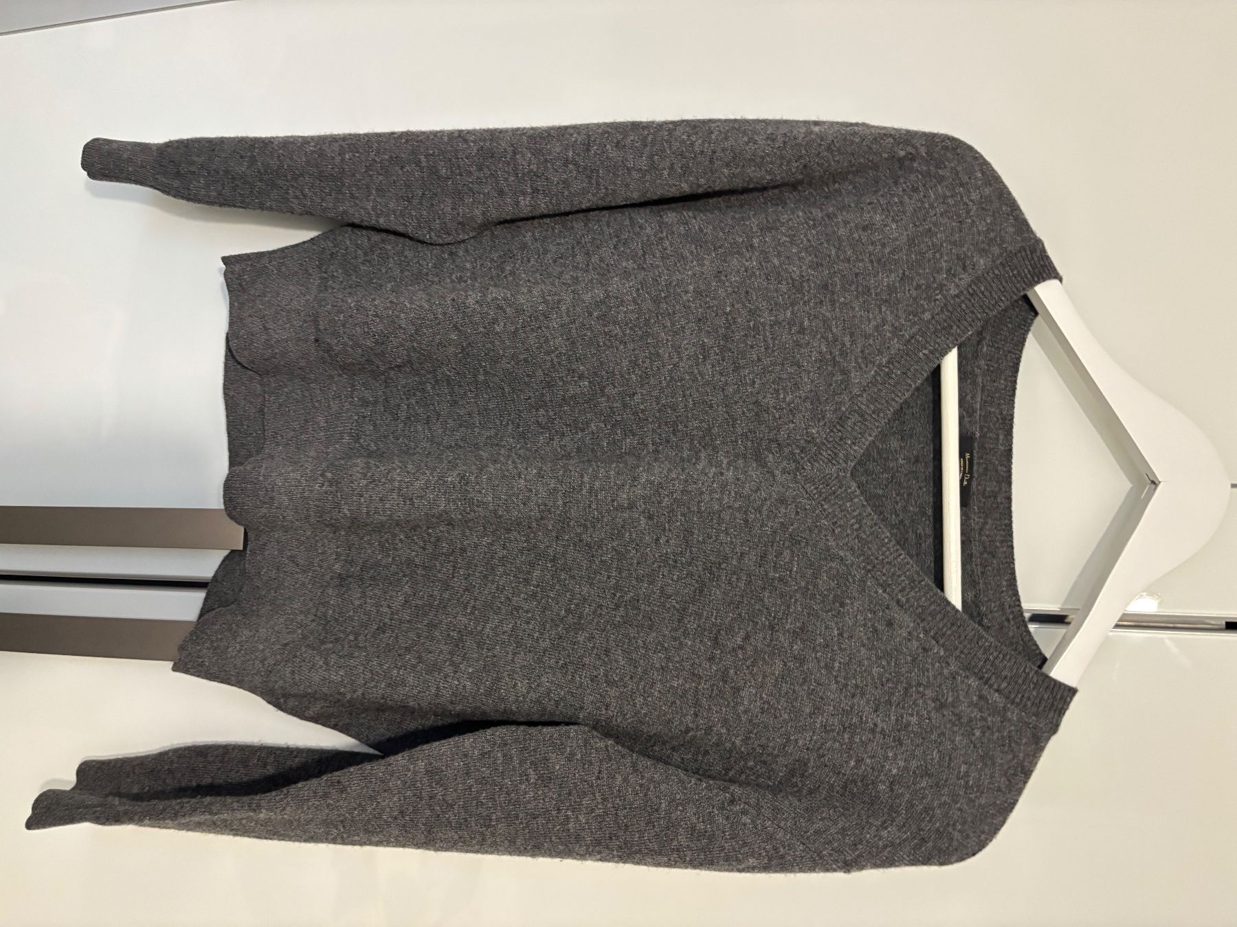Massimo Dutti Maglioni & Felpe: Massimo Dutti grauer Pullover mit V-Ausschnitt – Usato da Duebendorf venduto da tom_lp2m