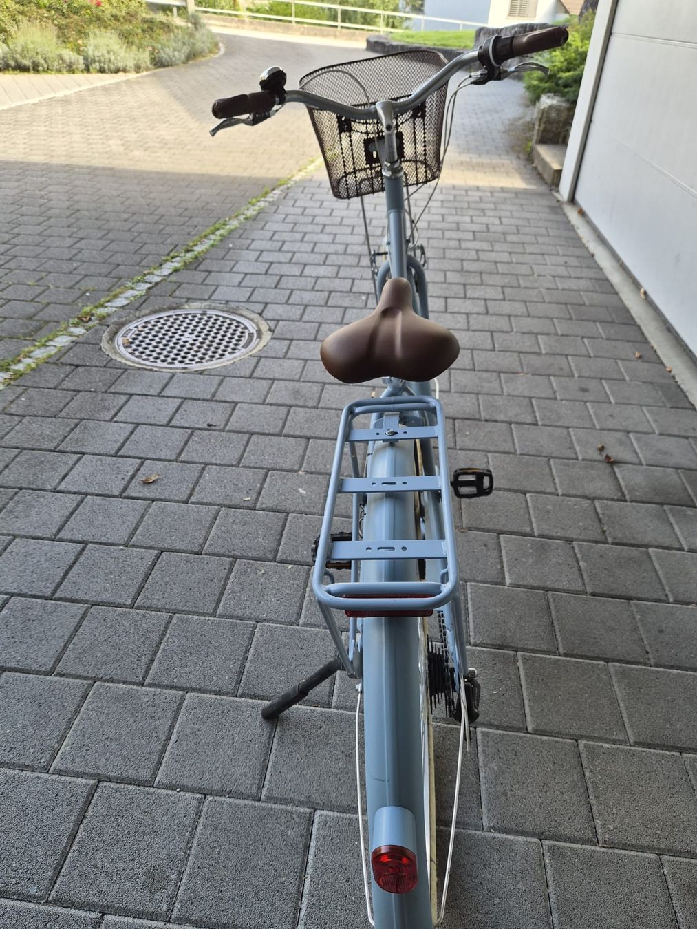 Biciclette: Cityfahrrad B'Twin Elops hellblau mit zwei Körben – Usato da Altendorf venduto da t_m_k9xg 4