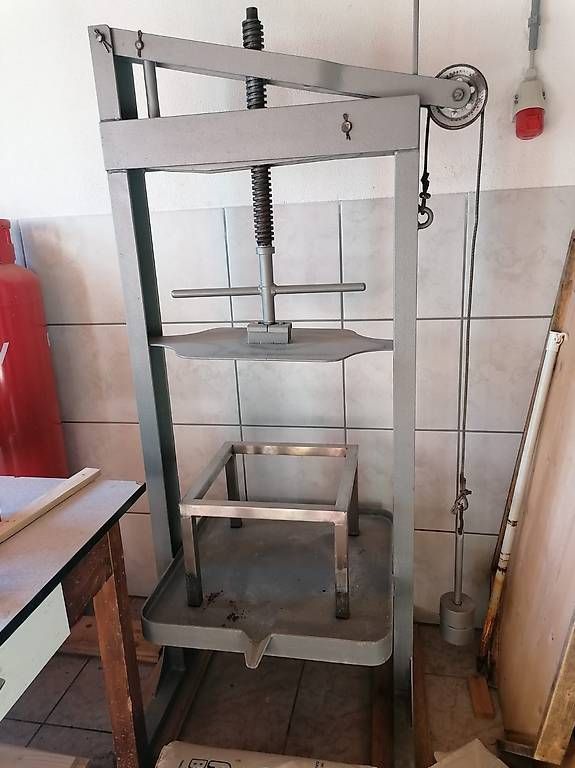 Tous les outils: Attrezzature caseificio. Caldaia e pressa verticale – D'occasion à Olivone par Bietto82 2