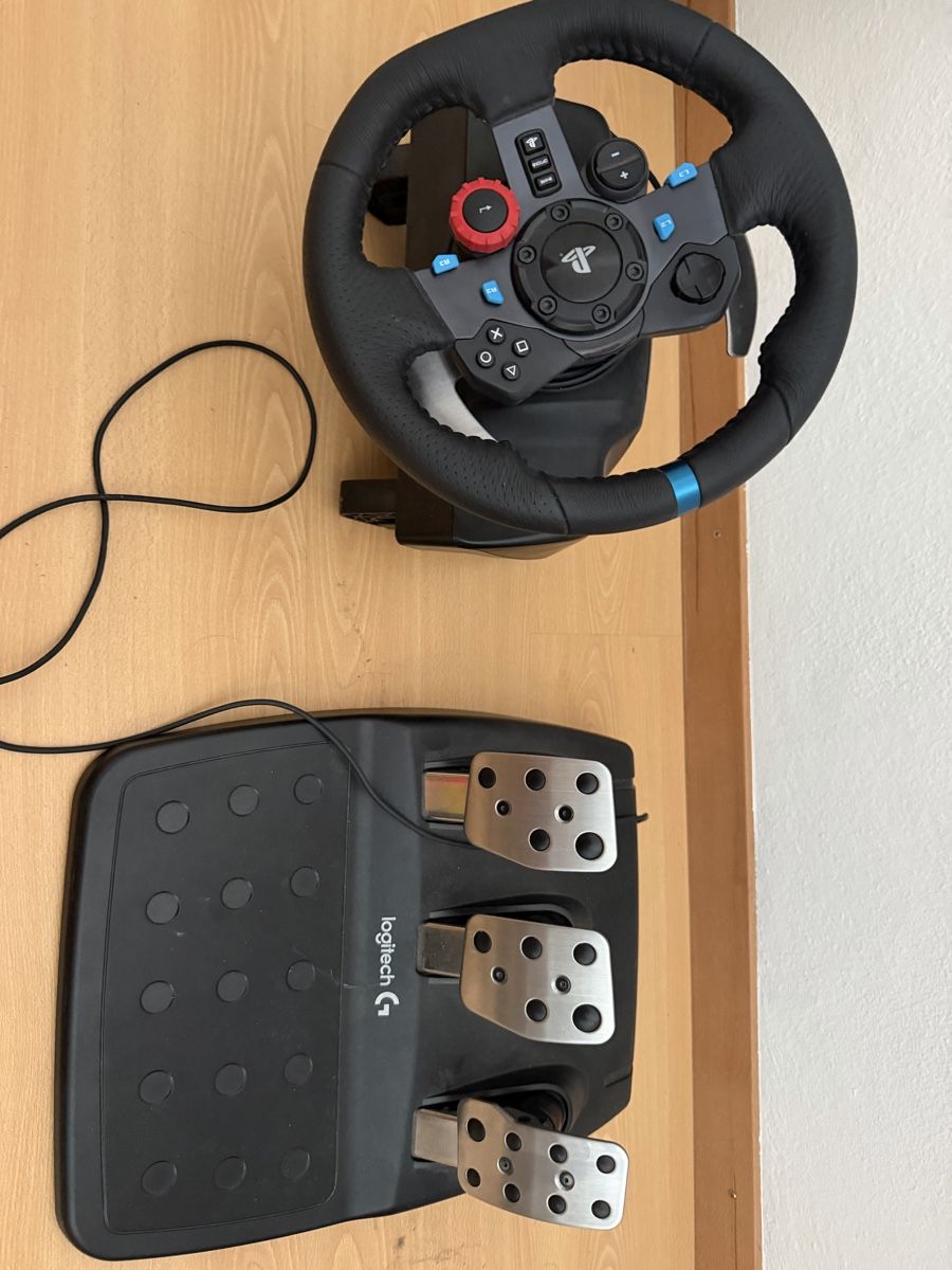 Logitech Console: Logitech Gaming Lenkrad plus Pedale  – Usato da Visp venduto da amwegsvenja 2