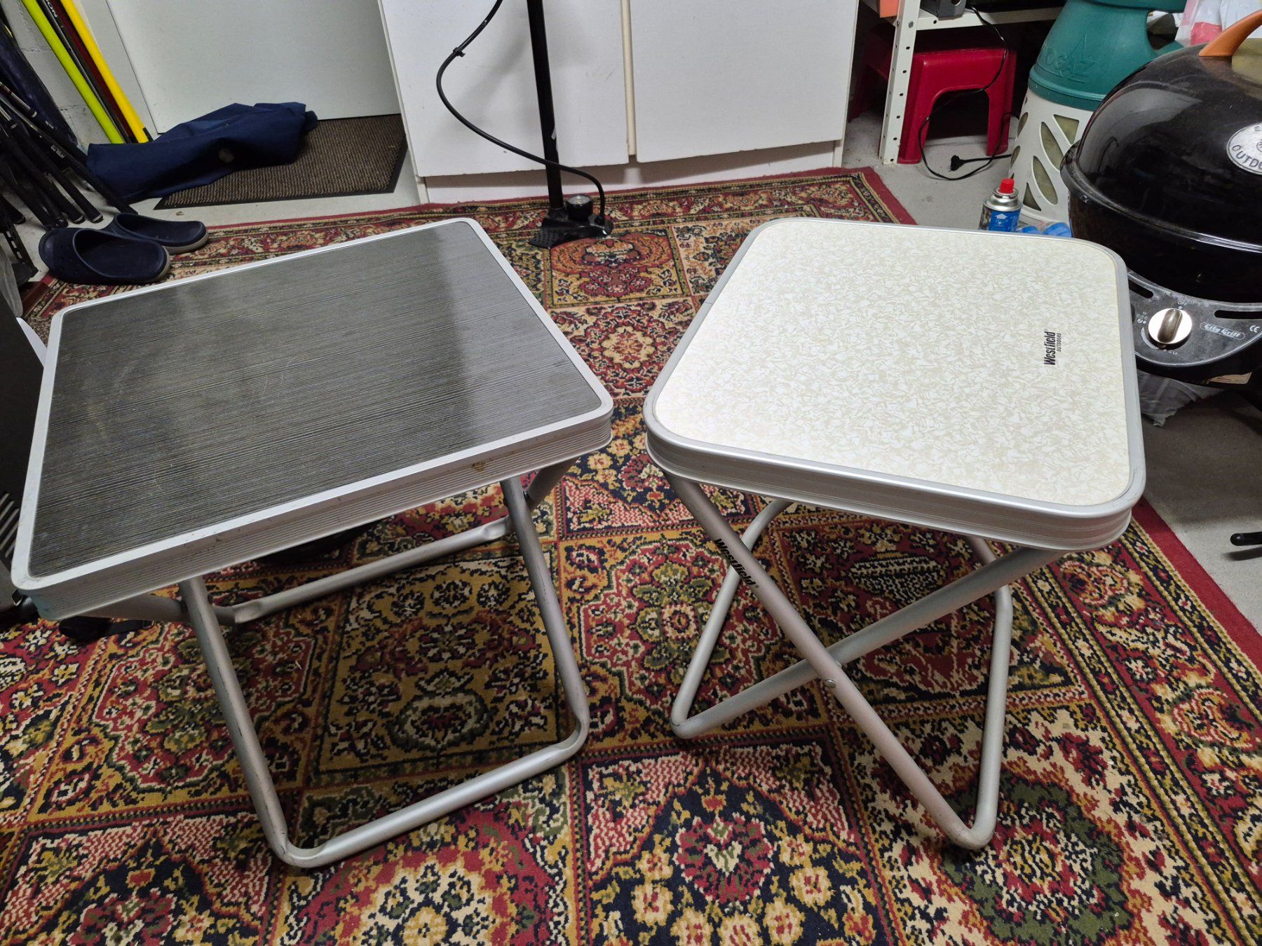 Hocker: 2 Klapp-Hocker mit Tablar – Gebraucht aus Kloten von Meierjos1 1