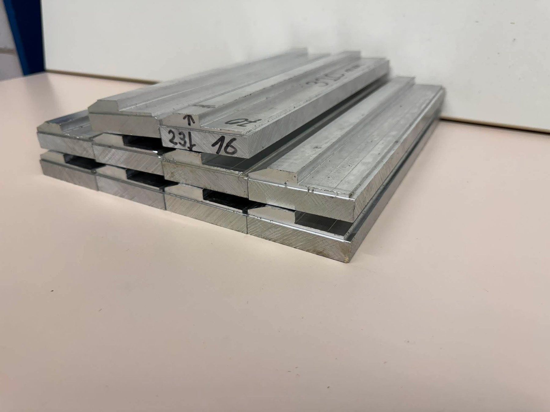 Tutti gli attrezzi: Aluminium Rohmaterial Reststücke 11.5 kg – Usato da Winterthur venduto da Joe1001 1