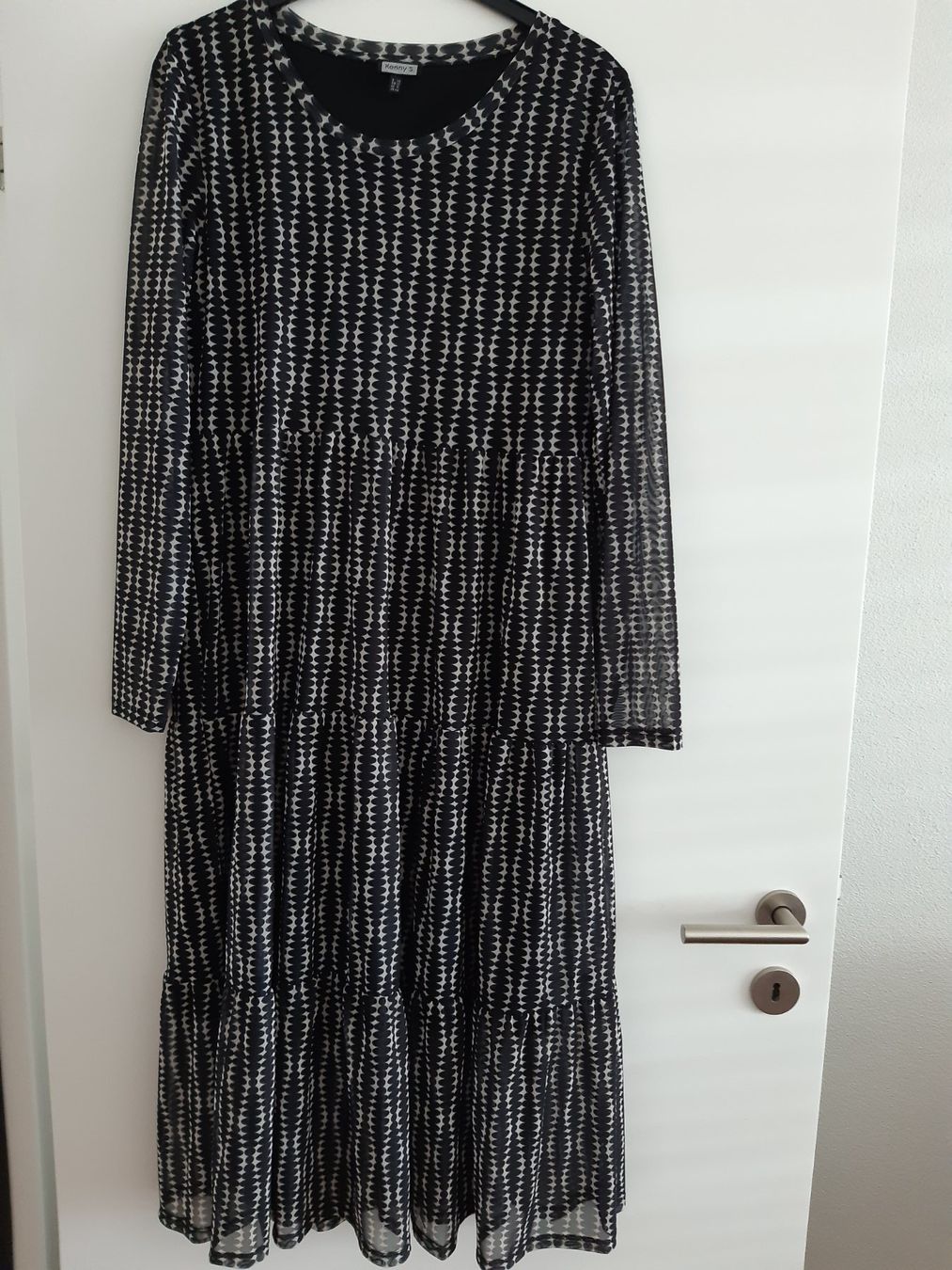 Kleider: Damenkleid schwarz weiss – Neu (gemäss Beschreibung) aus Wettingen von beahu