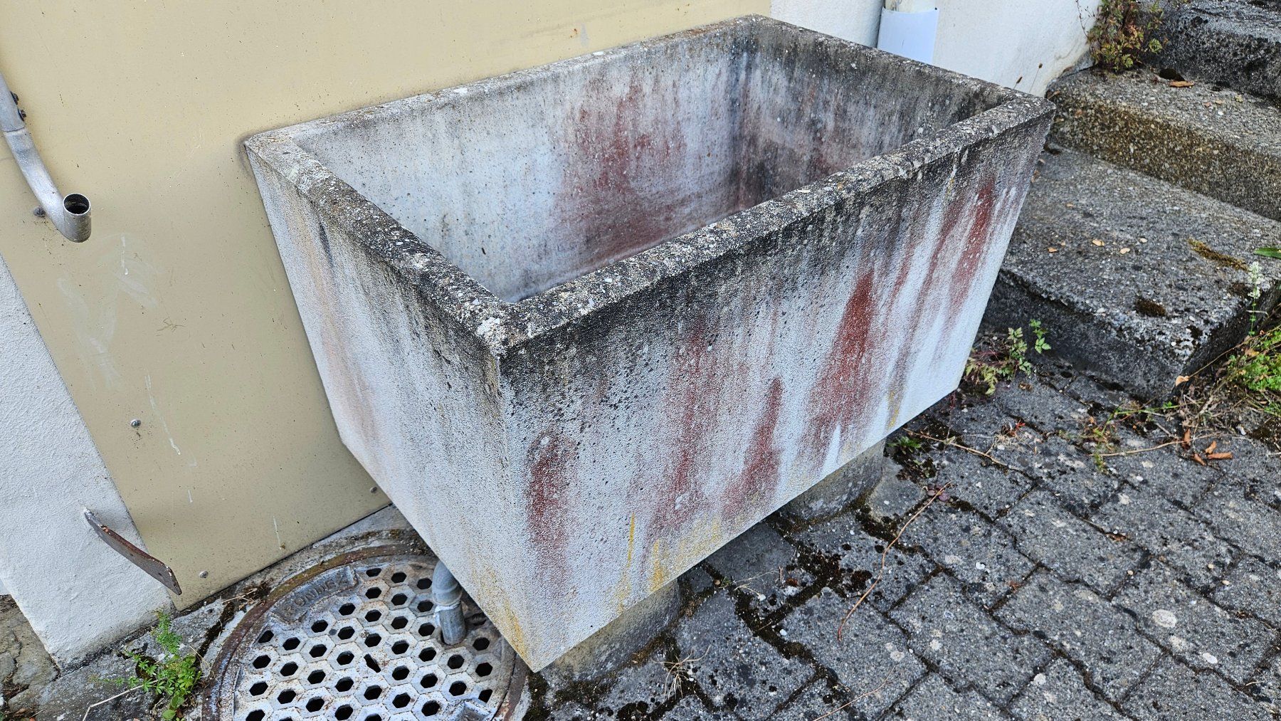 Stagni & Fontane ornamentali: Brunnentrog Beton – Usato da Suhr venduto da Jensdetlef