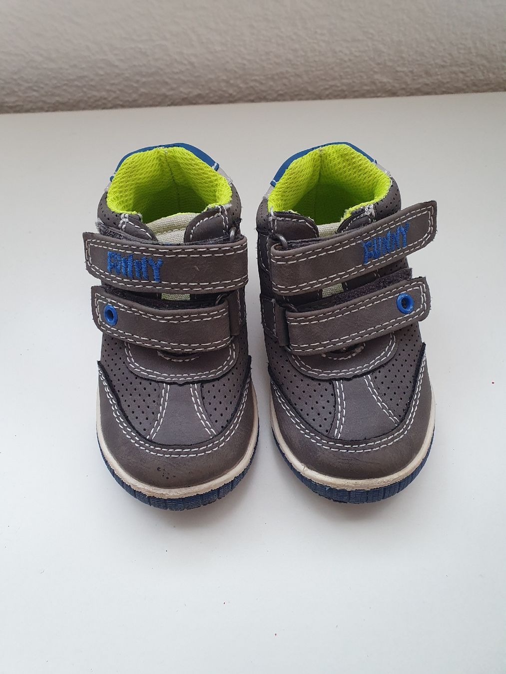 Scarpe da uomo: Turnschuhe Freizeit Schuhe Gr 19 – Usato da Niederönz venduto da STI88 1