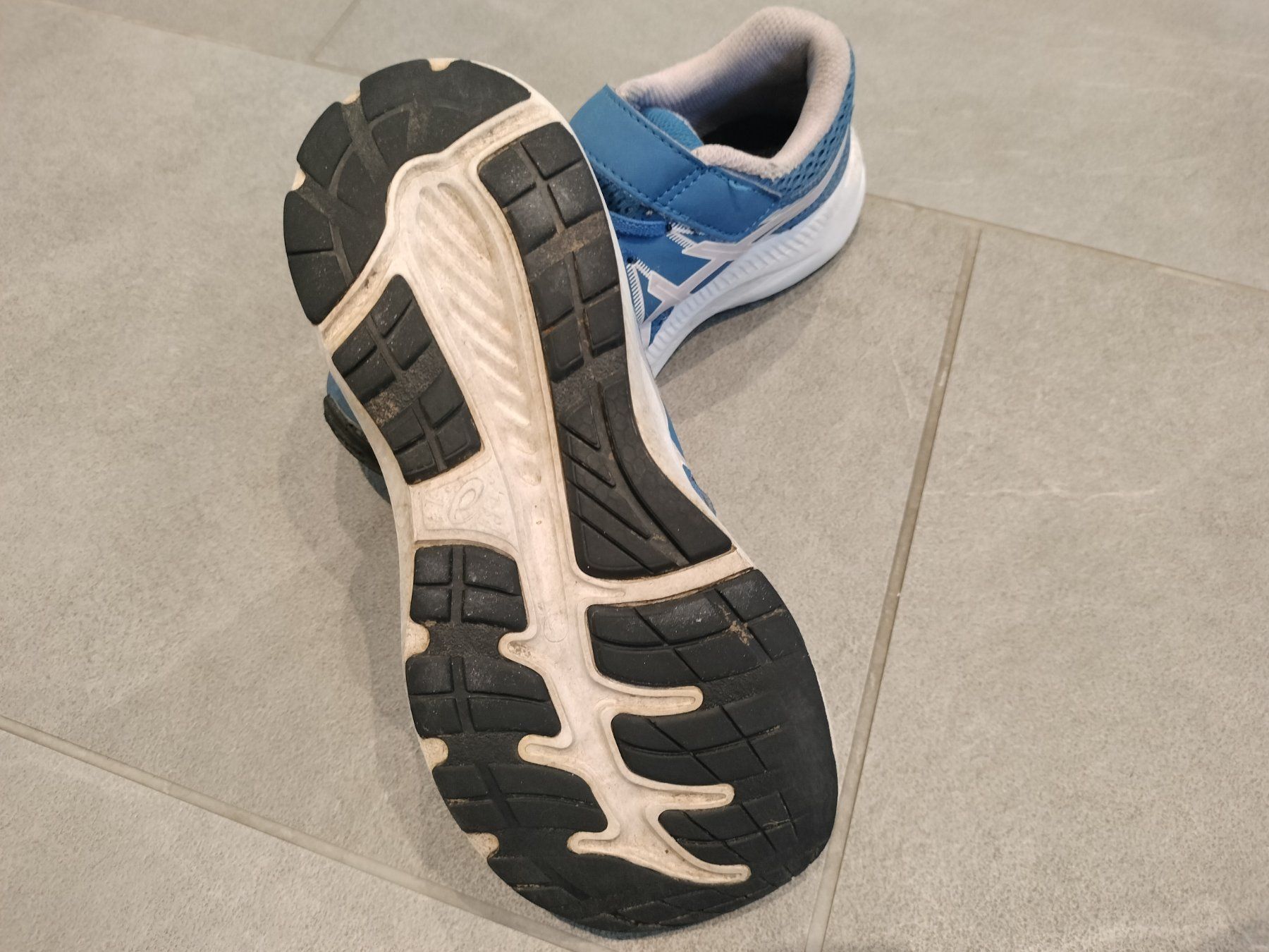 Asics Scarpe per ragazzi: Asics Kinder-Laufschuh Grösse EU 33 – Usato da Neftenbach venduto da TheKringel 1