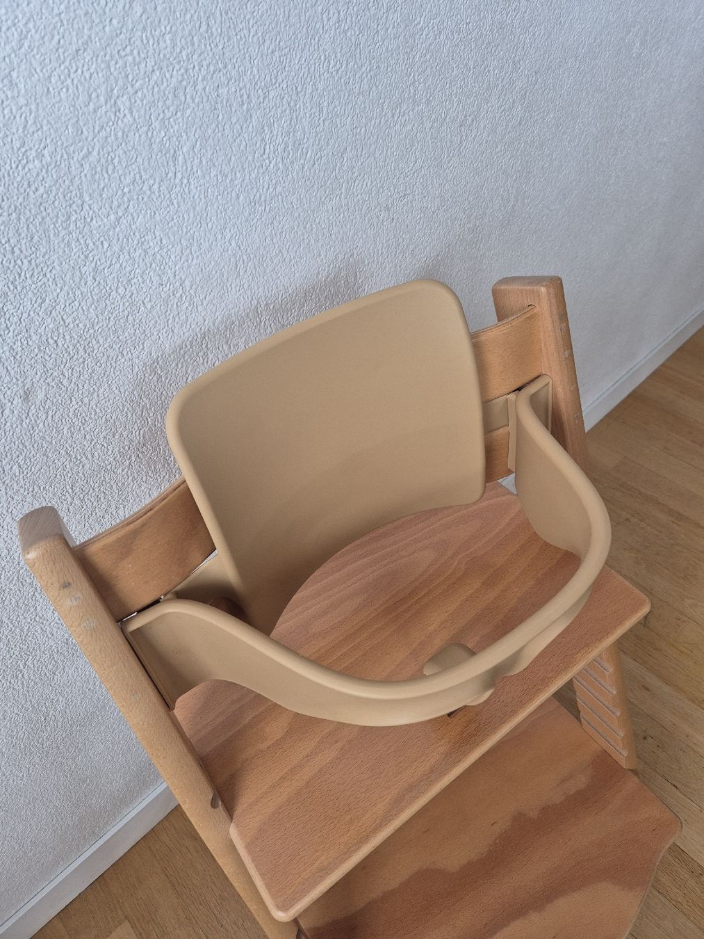 Stokke Seggioloni: TrippTrapp Buche mit Babyset & Holzbügel – Usato da Spiez venduto da LiquidFrog 3