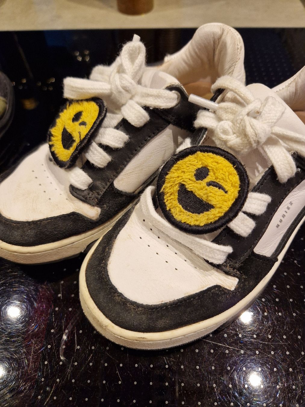 Scarpe da uomo: Nubik Sneakers 30 - 100% Leder – Usato da Zug venduto da Bibibo