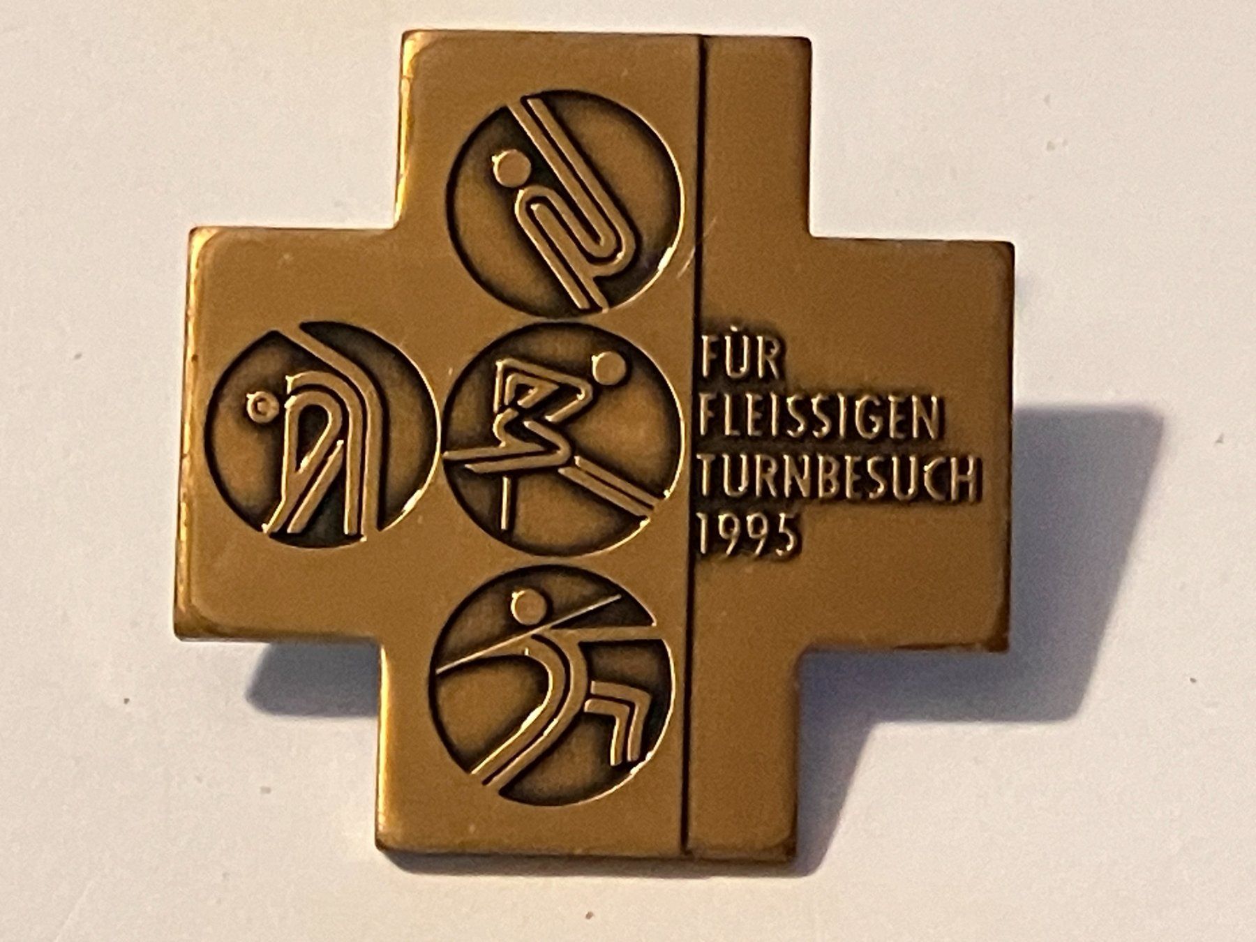Placchette & Badge: 1 Pin "für fleissigen Turnbesuch" – Usato da Basel venduto da djwwpp