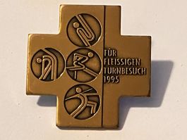 1 Pin "für fleissigen Turnbesuch"