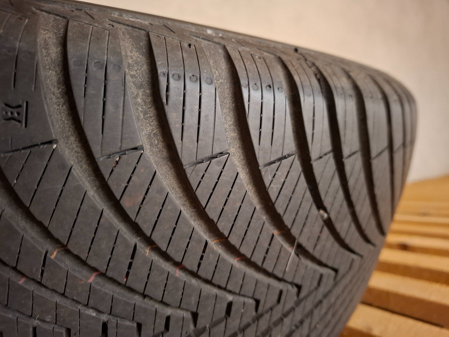 Kumho Pneus & Kompletträder: Winterreifen 245/45 ZR18 – Gebraucht aus Schliern b.Köniz von Nalsa 1