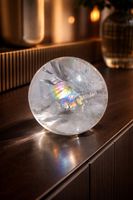 Lichtvolle Lemurian Kristallkugel 6,5 cm, 380 g – mit Regenb
