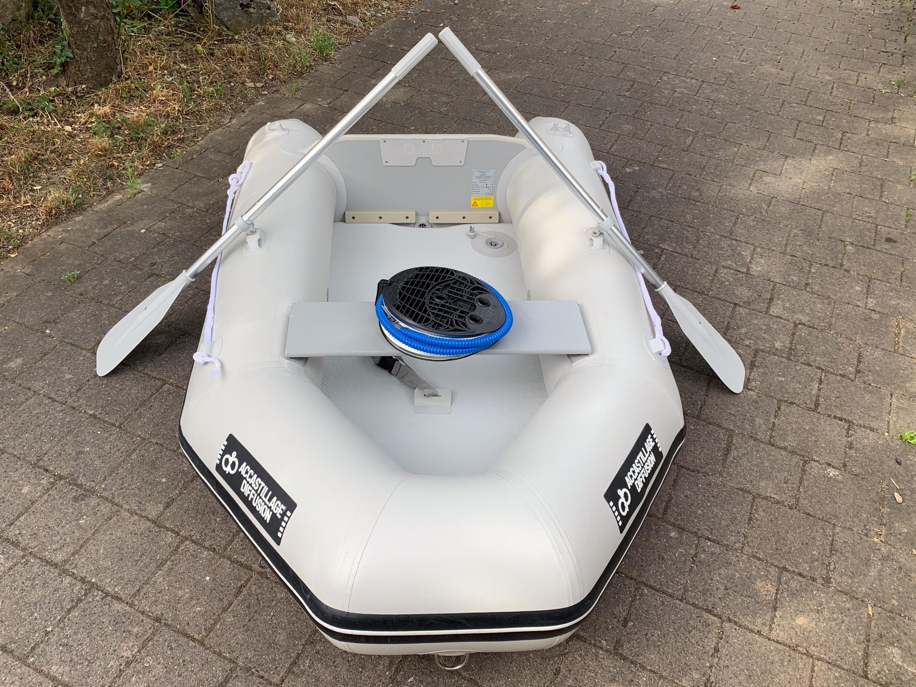 Boote: Dinghy / Schlauchboot / Beiboot mit Luftboden mit Rudern – Gebraucht aus Worben von Dkkk 1