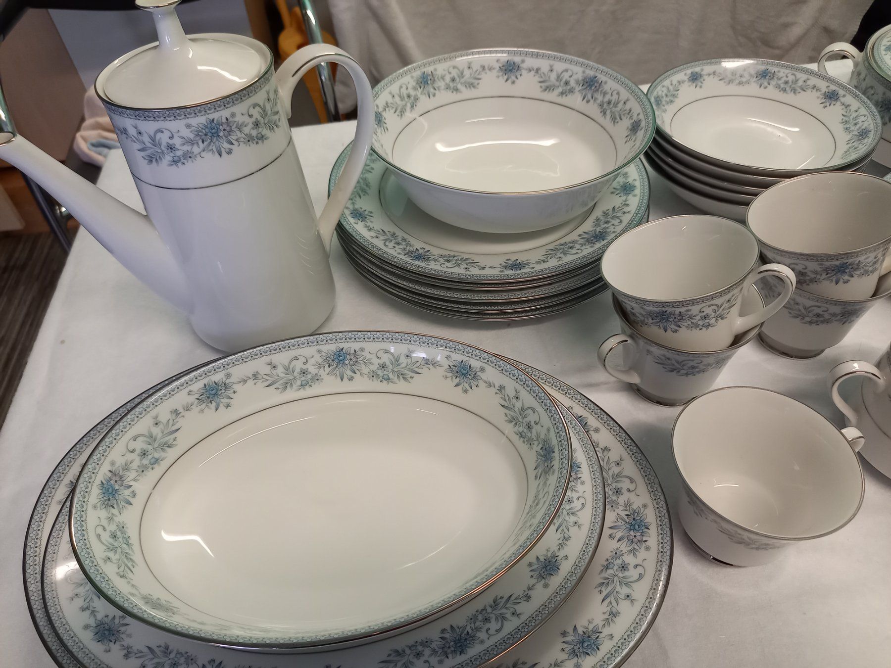 Set di piatti: PORZELAN SERVIS  BLUE HILL – Usato da Uster venduto da flocke1 2