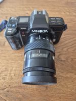 Minolta 7000 AF Kamera mit 35-105mm Objektiv und Ledertasche