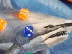 Neuer Kunst-Spieltisch Unikat "Hai" + 12 Würfel + Yatzyblock