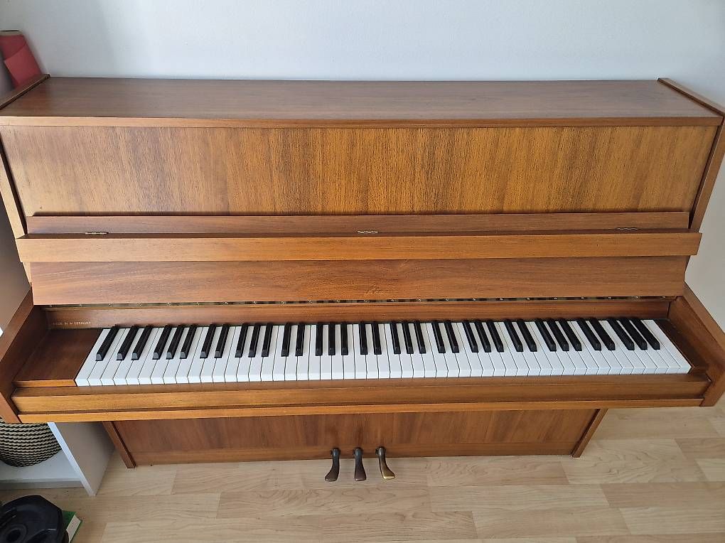 Strumenti musicali: Solton W. Germany Klavier – Usato da Schaffhausen venduto da RK205 2