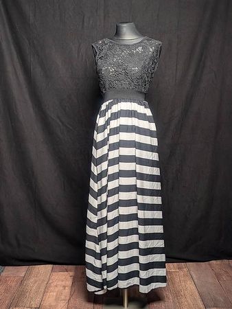 Schwarz-weisses Maxikleid mit Spitze, Gr. S (3436)