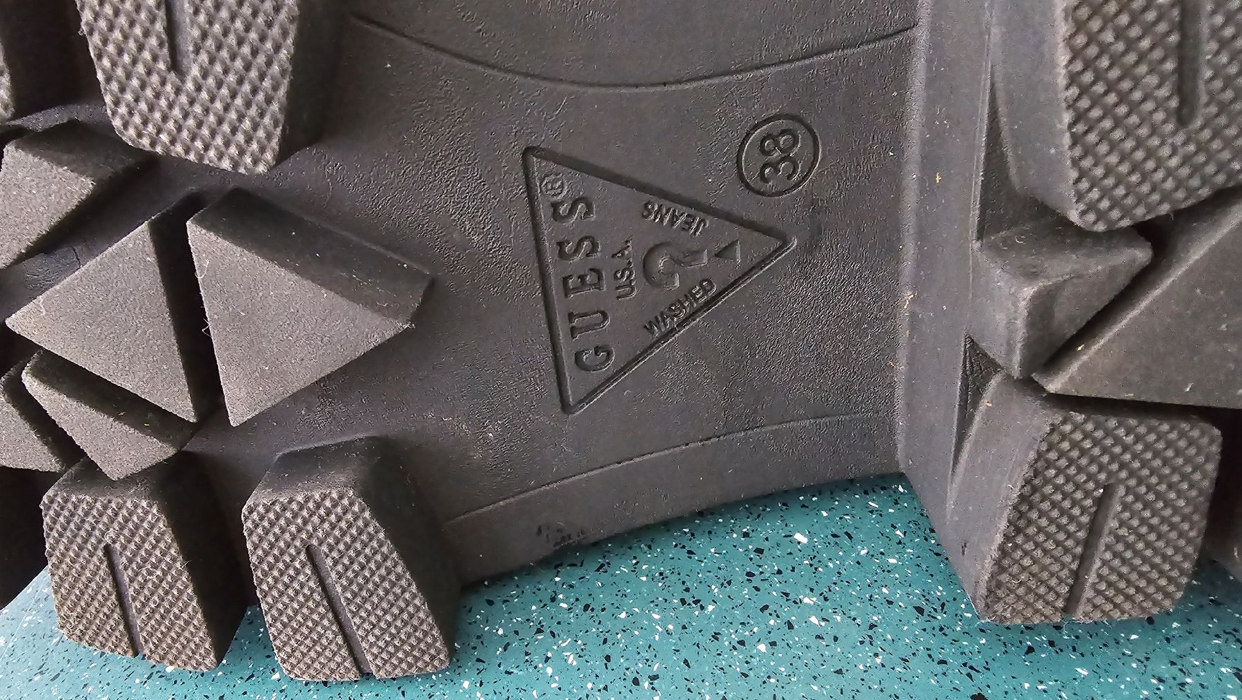 Guess Damenschuhe: GUESS CHELSEA BOOTS "NEU" – Neu und originalverpackt aus Widnau von Schurlibua 4