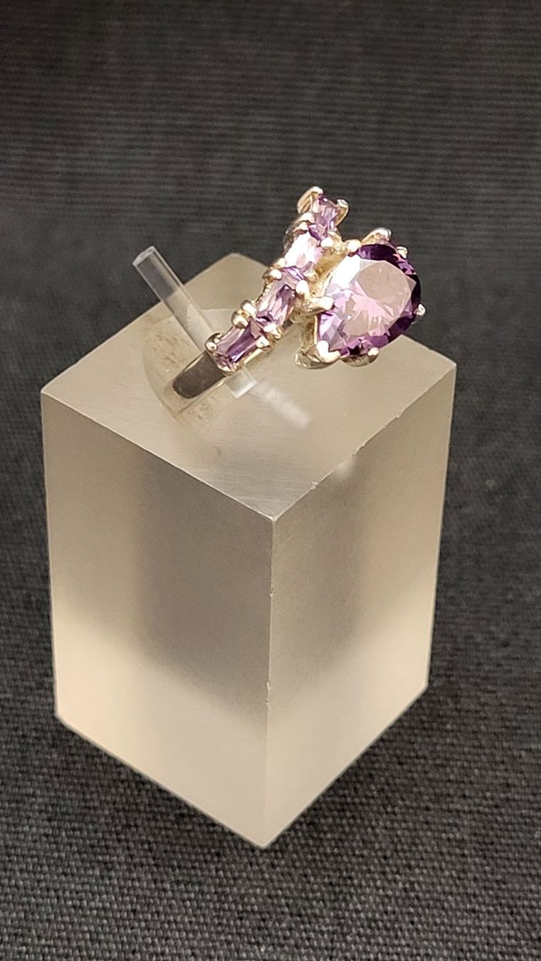 Anelli: Silberring mit lila Steinchen – Usato da Basel venduto da spinne02 1