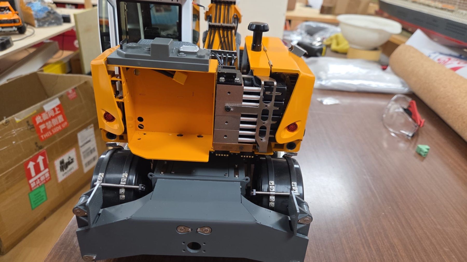 RC Kits de montage: Liebherr 918 au 1/14 – Neuf (Voir description) à Colombier NE par Fusilfass90 1