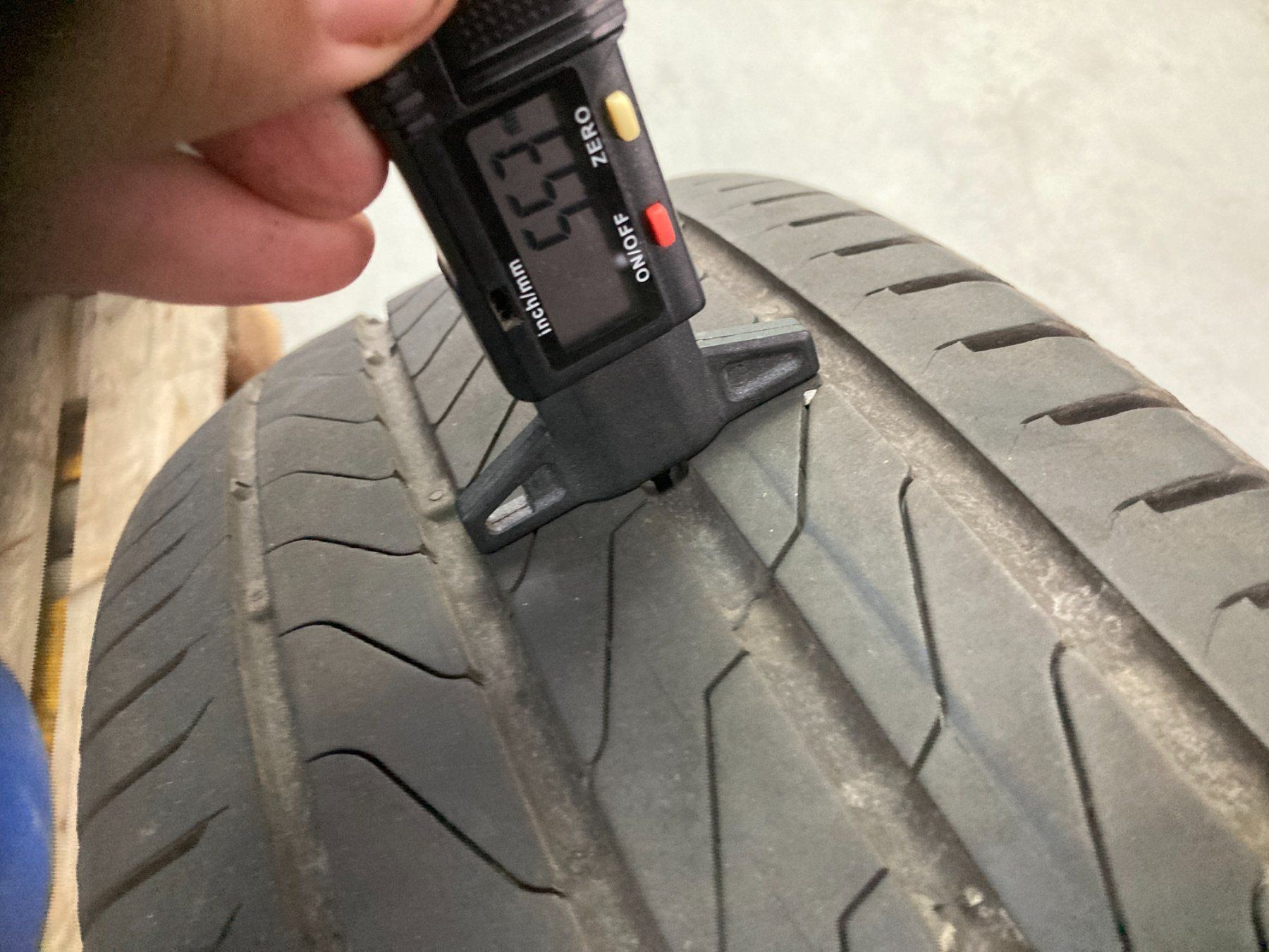 Continental Pneus & Kompletträder: 215/65R16 Sommerpneu Continental – Gebraucht aus Cham von WB2223 5