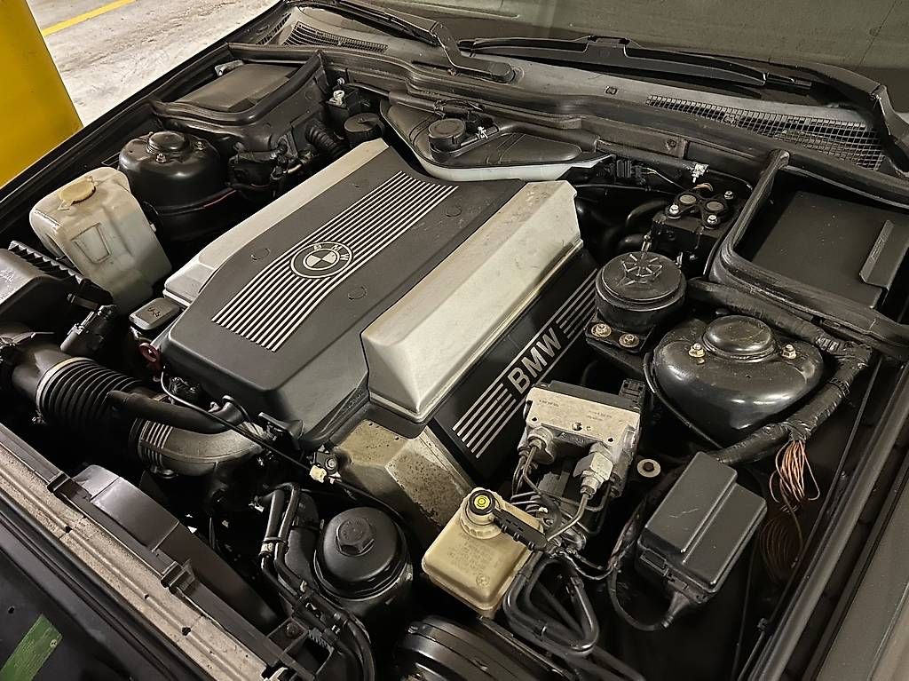 Automobili: 540i V8 Touring 1995 schwarz E34 – Usato da Alpnach Dorf venduto da inf_56t7 8