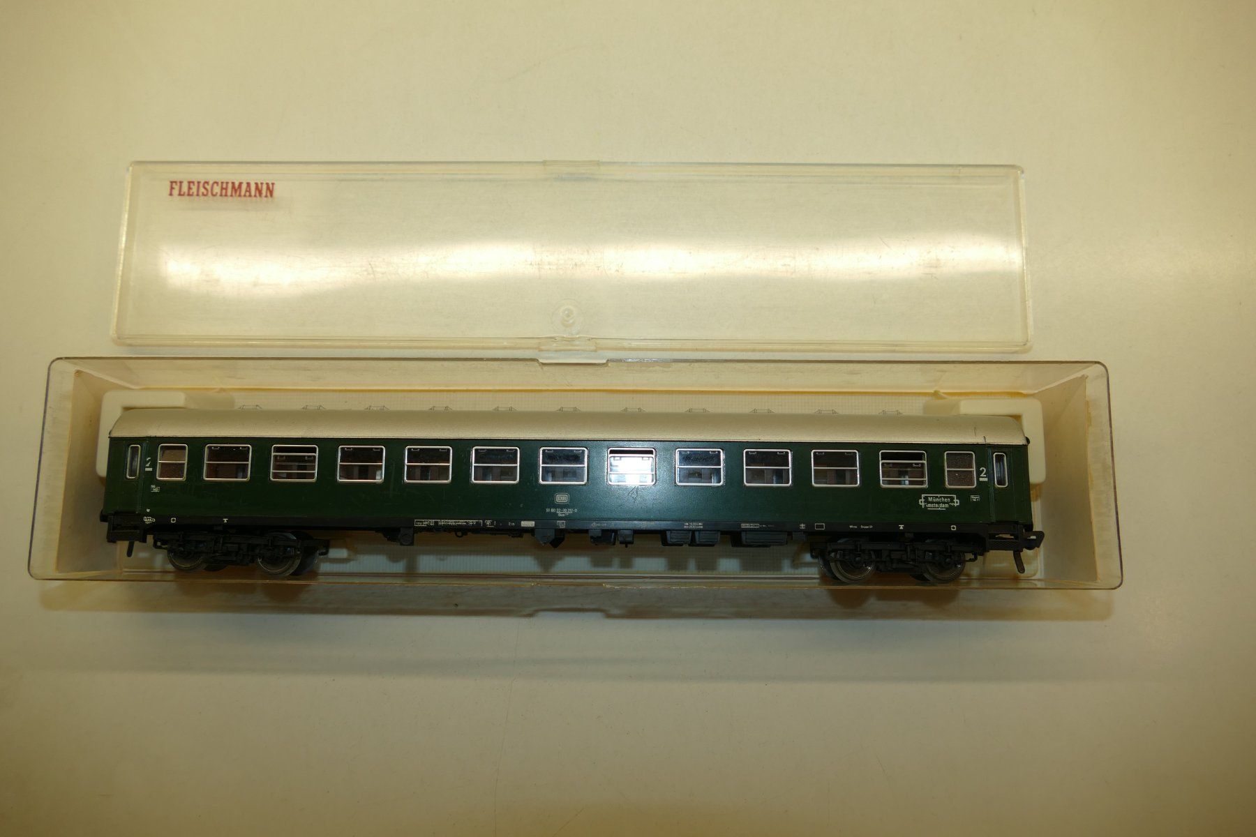 Fleischmann Modellini di ferrovie: Fleischmann H0: DB 2.Kl. Abteilwagen – Usato da Niederhasli venduto da rail-duerst