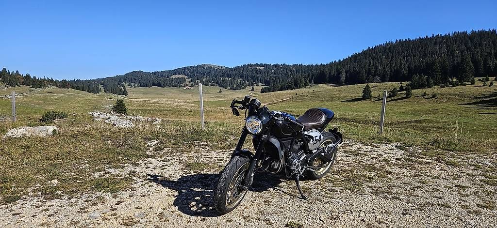 Strada: Ducati Scrambler Café Racer 2018 – Usato da Bursins venduto da TheGab 1