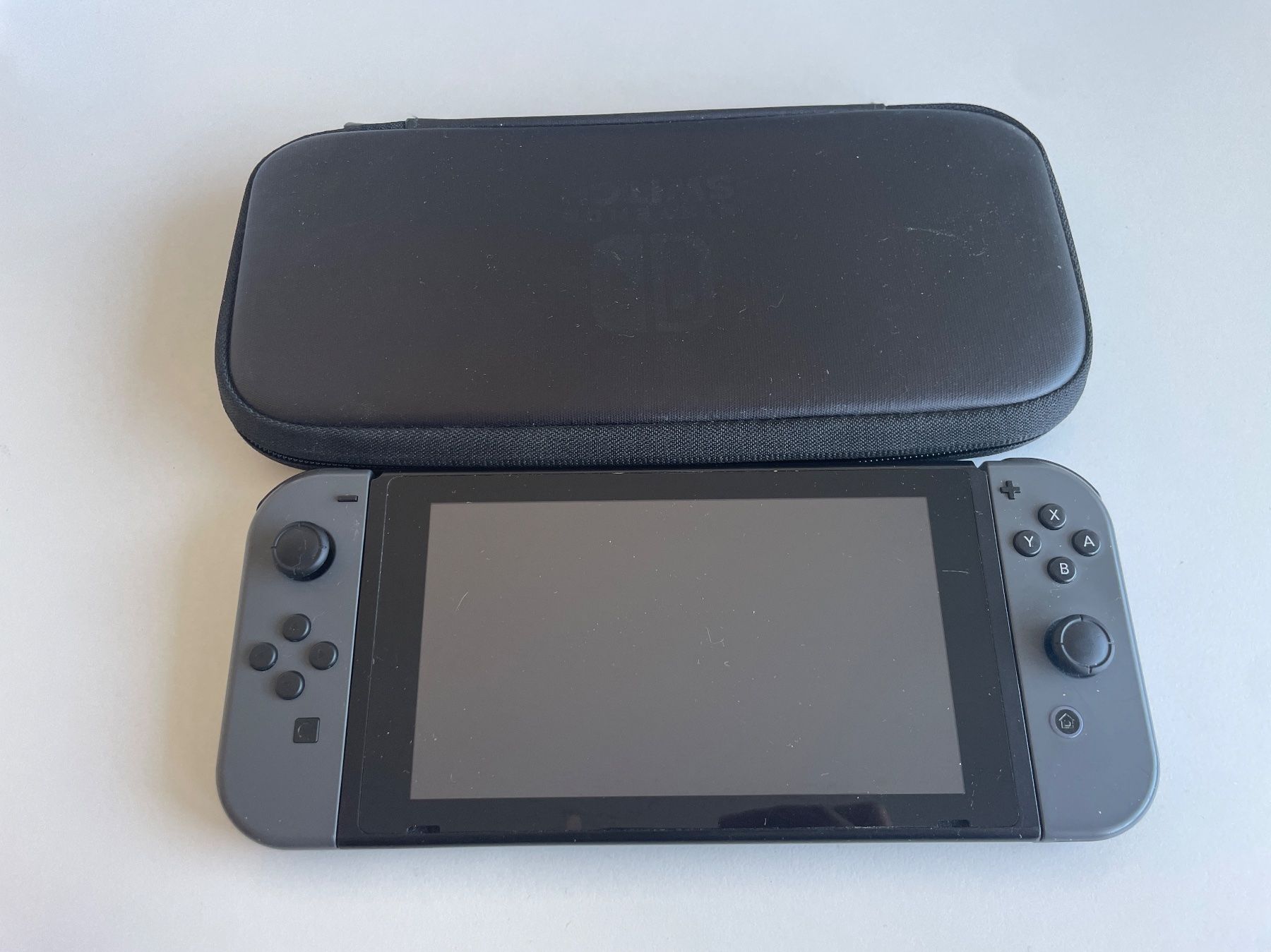 Nintendo Konsolen: Nintendo Switch 1 with Original Case – Gebraucht aus Zug von jia_2zsd