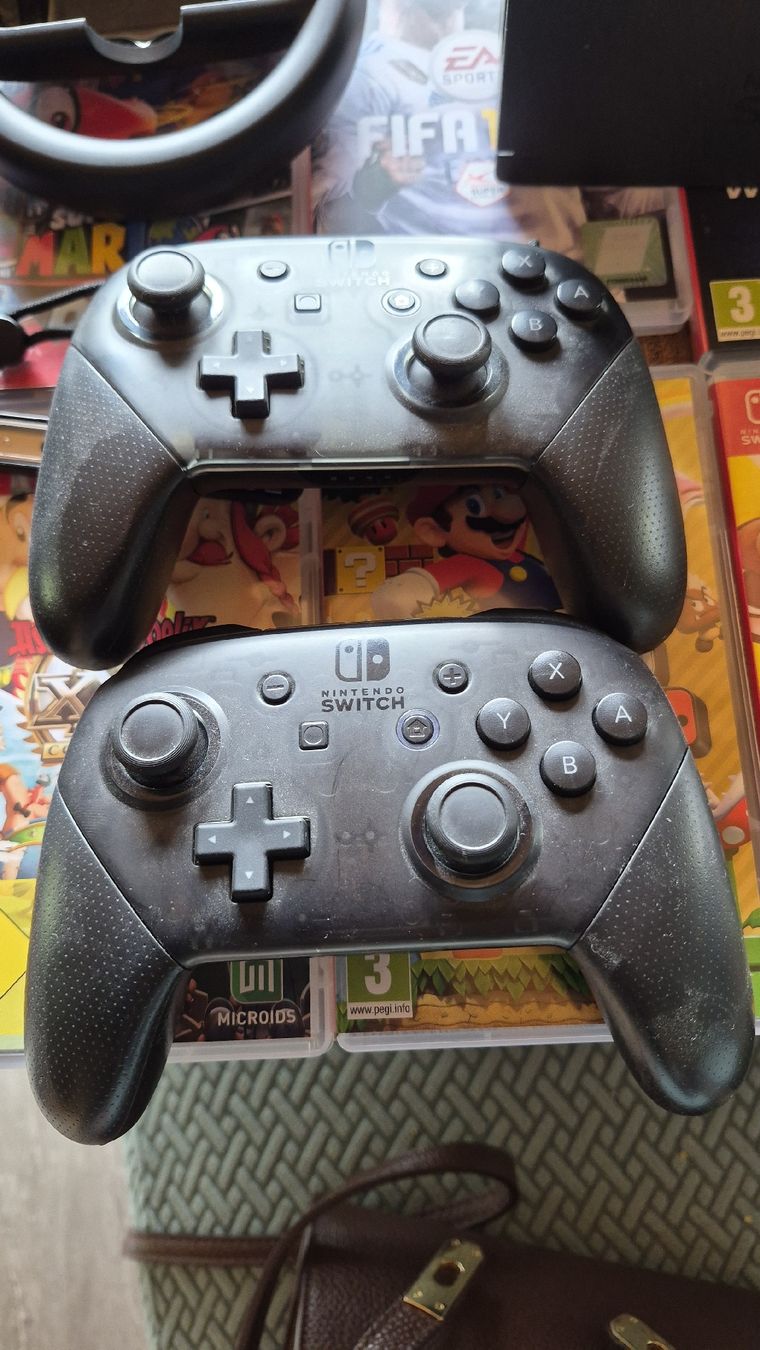 Nintendo Console: Nintendo Switch + 12 Jeux et Accessoires - État Impeccable! – Usato da Val d Illiez venduto da Teambob 4