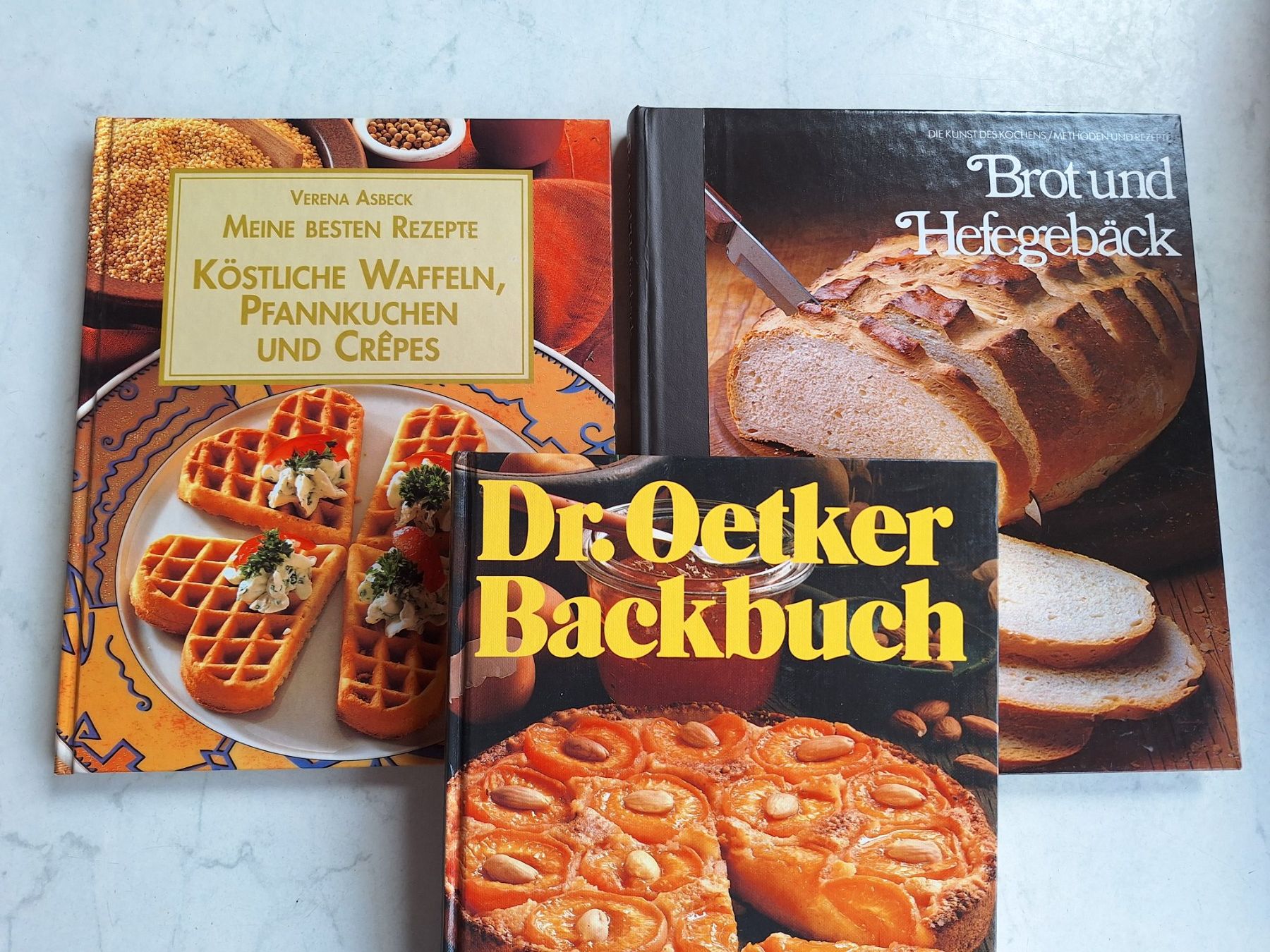 Libri: 3 STK BACKBÜCHER BACKBUCH – Usato da Huttwil venduto da Kunterbuntli