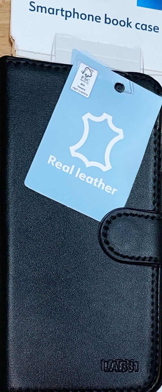 Apple Cover & Protezioni schermo: iPhone 15 pro Lederhülle - NEU – Nuovo e nell'imballaggio originale da Balsthal venduto da Benouk99