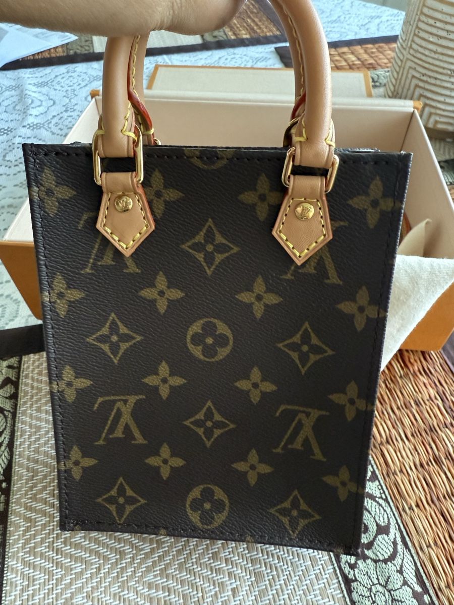 Louis Vuitton Taschen: Louis Vuitton  Petit Sac Plat Tote Bag – Neu (gemäss Beschreibung) aus Zürich von Sweeti39 4