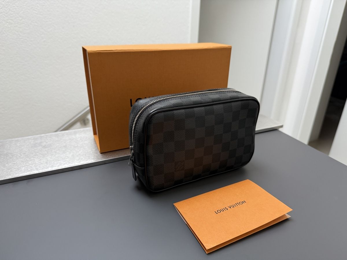 Louis Vuitton Custodie per cosmetici: Louis Vuitton Kulturtasche PM – Damier Graphite – Nuovo (secondo la descrizione) da Felben wellhausen venduto da To.el 2
