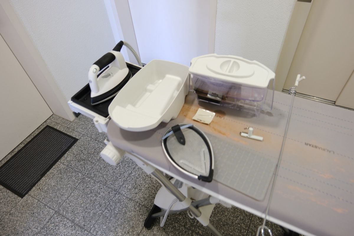 Laurastar Bügeleisen: Laurastar Bügelsystem Model 772 Anniversary CH – Gebraucht aus Winterthur von riseli01
