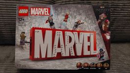 Lego 76313, Marvel Logo und Minifiguren