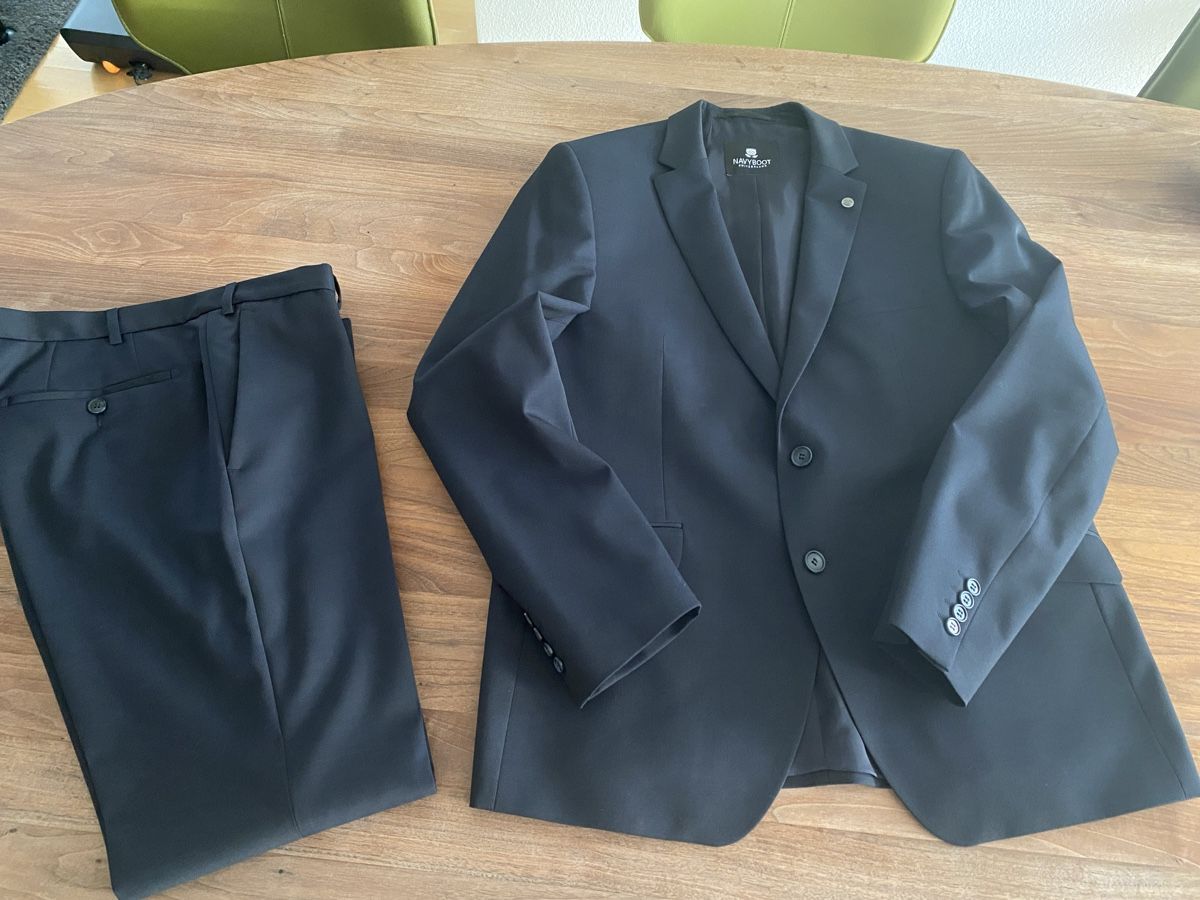 Completi: Herren Anzug NAVYBOOT Gr. 54 dunkelblau – Usato da Stansstad venduto da Venus04