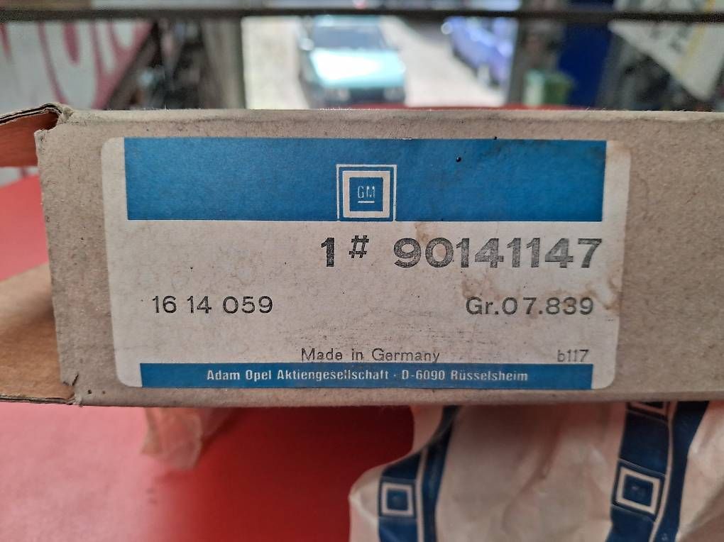 Tutti pezzi di ricambio auto: Opel Stossstangenhalter 16 14 059 – Usato da Huttwil venduto da kadett_78 1