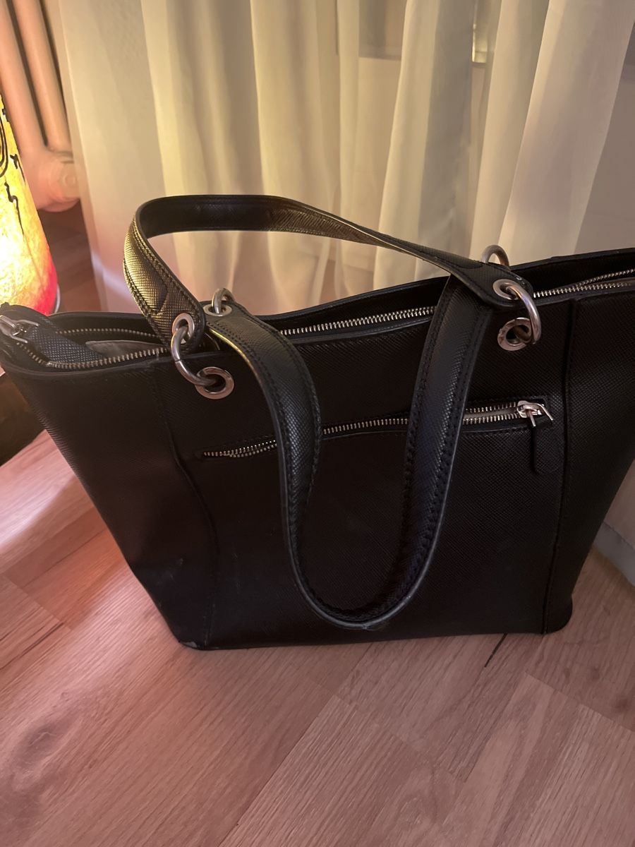 Borse da donna: Schwarze Guess Handtasche – Usato da Zuchwil venduto da fie_7bzm 1