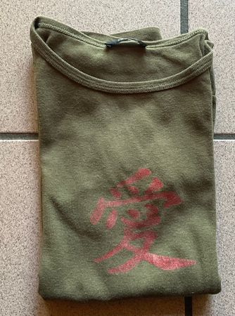 Damen T-Shirt - Olivgrün mit Schriftzug - Grösse M / L