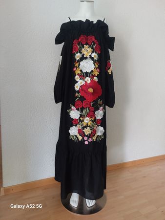 Schönes Sommerkleid mit Blumenstickerei, Grösse M/38.