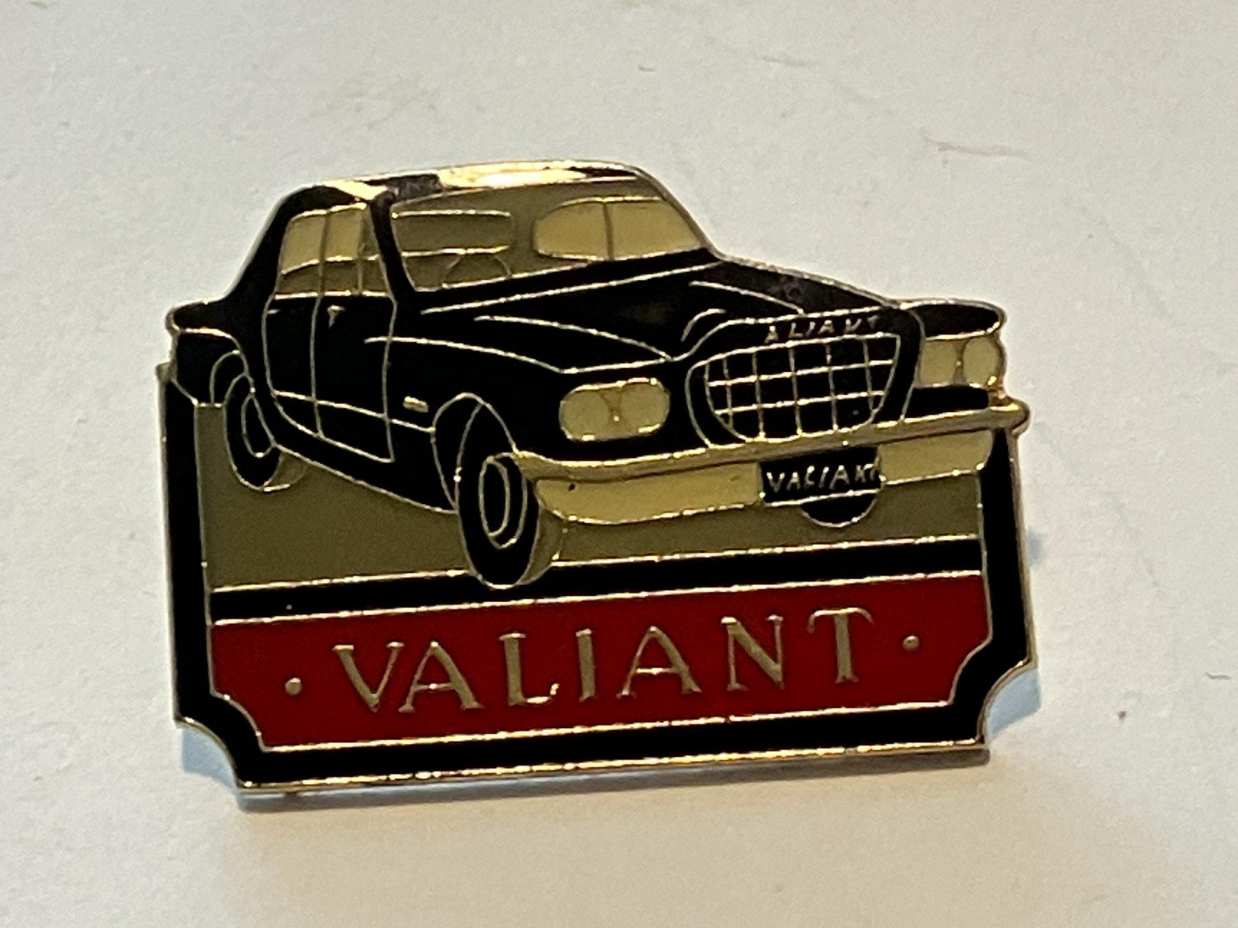 Plaketten & Abzeichen: 1 Pin Valiant – Gebraucht aus Basel von djwwpp